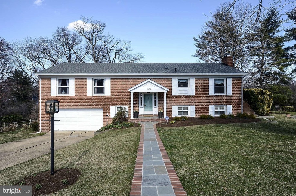 1537 Dahlia Ct, McLean, VA 22101 - photo 1