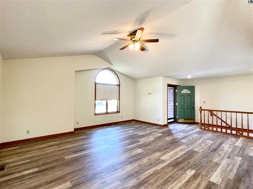 1315 Turkey Creek Dr, McPherson, KS 67460 - photo 1