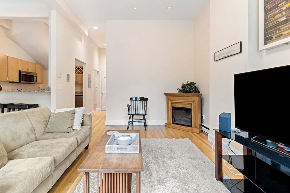 8 Greenwich Park-Furnished unit Two, Boston, MA 02118 - photo 1