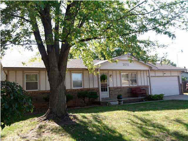 PERFECT WEST SIDE LOCATION WITH GREAT CURB APPEAL 