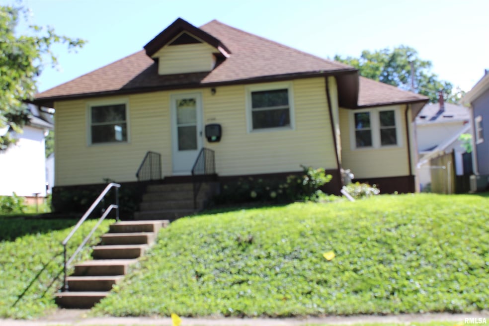 2709 Iowa St, Davenport, IA 52803 - photo 1