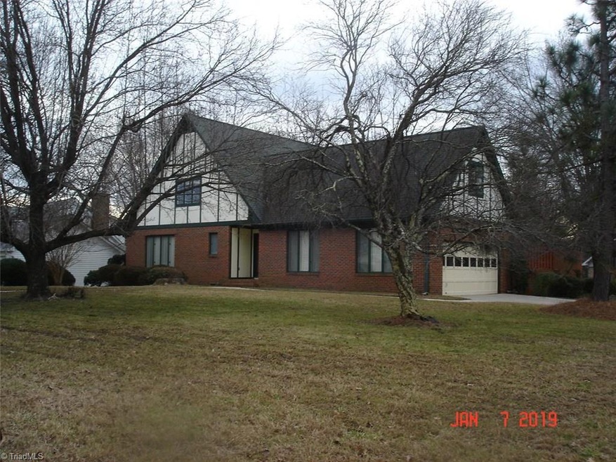 2016 Candelar Dr, High Point, NC 27265 - photo 1