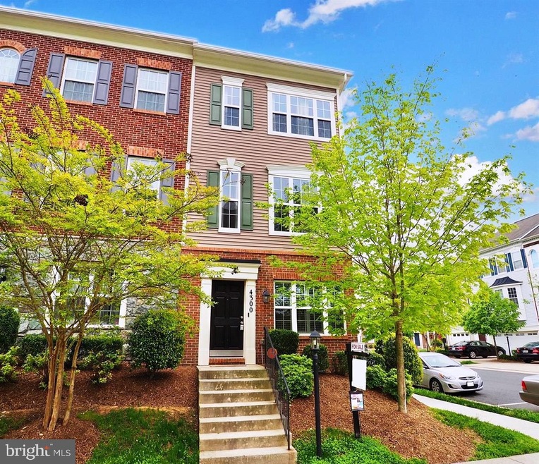 4300 Potomac Highlands Cir, Triangle, VA 22172 - photo 1