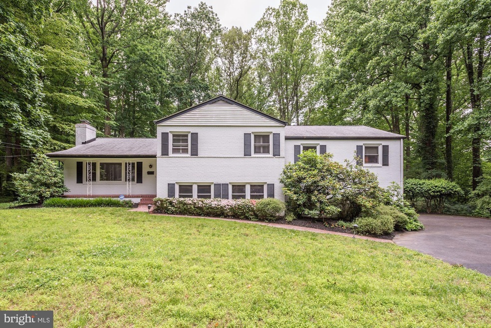 9707 Barlow Rd, Fairfax, VA 22031 - photo 1