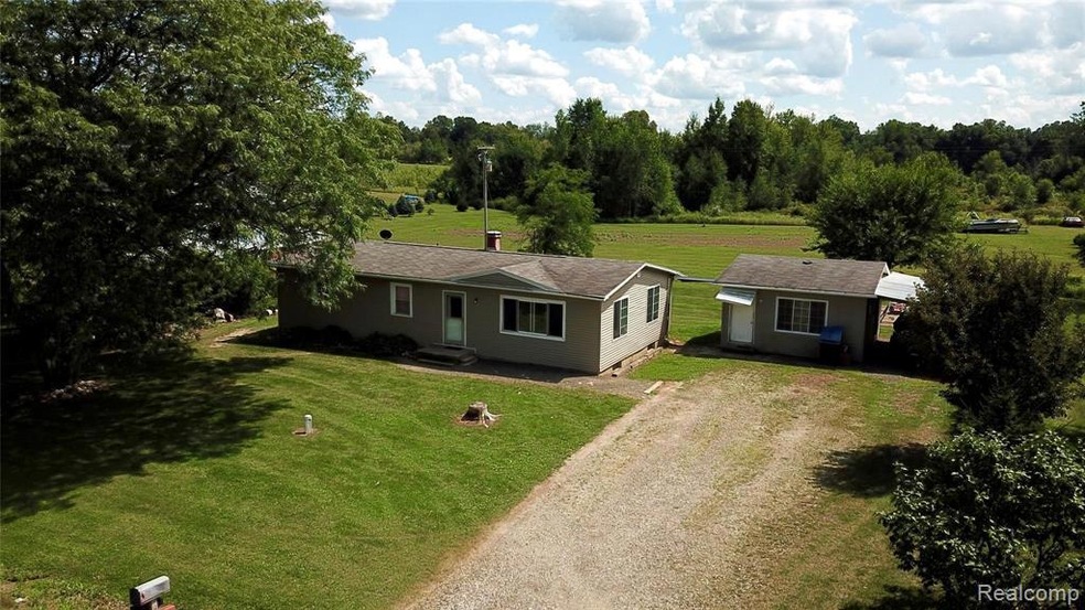 2961 W Brewer Rd, Owosso, MI 48867 - photo 1