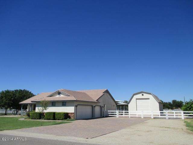1670 E Country Lane