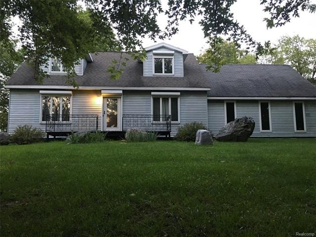 THIS LARGE (1638 SQ FT) 4 BEDROOM BEDROOM CAPE COD