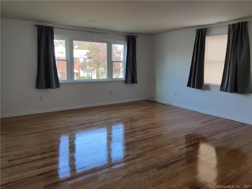 26 Hackett Cir N unit 2nd Fl., Stamford, CT 06906 - photo 1