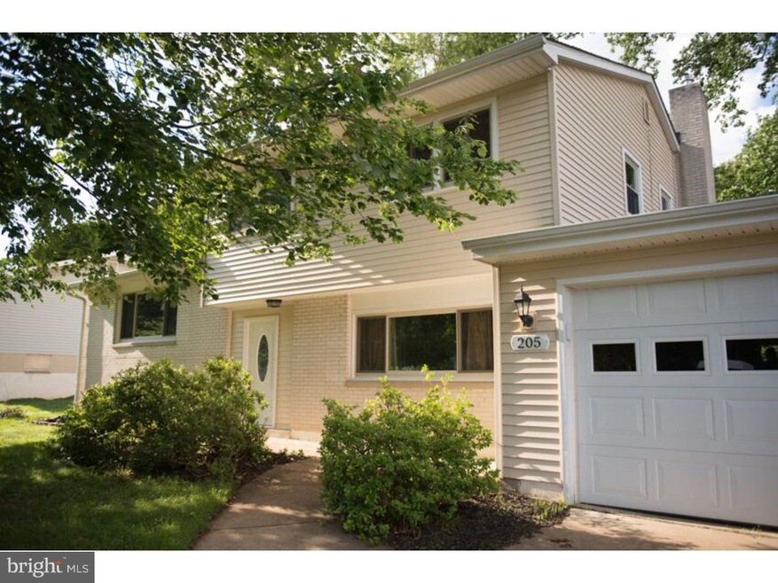 205 Woodgreen Ct, Claymont, DE 19703 - photo 1