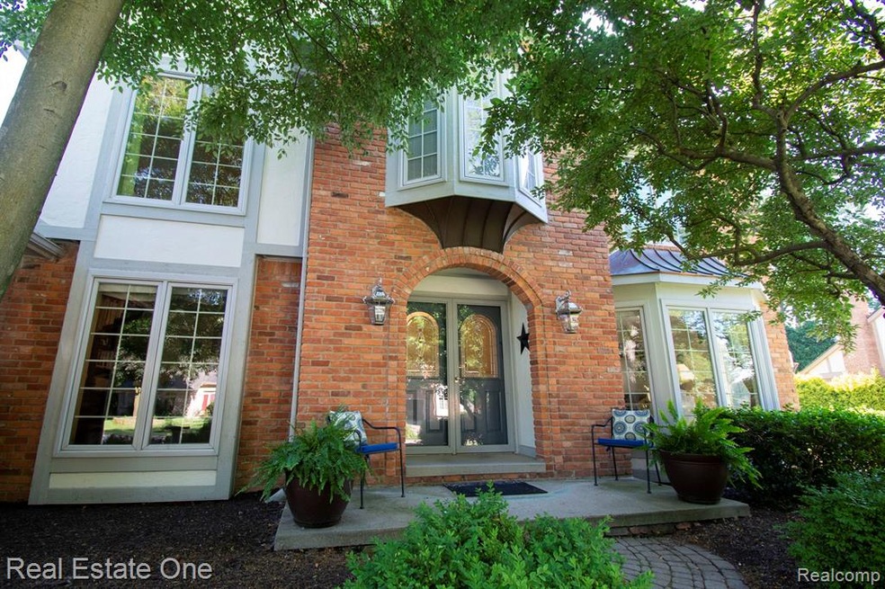 1362 Kingspath Dr, Rochester Hills, MI 48306 - photo 1