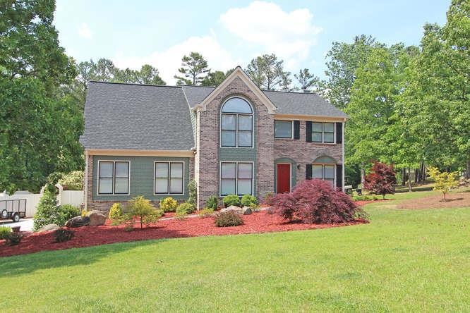 GORGEOUS WELL MAINTAINED HOME IN WALKING DISTANCE 