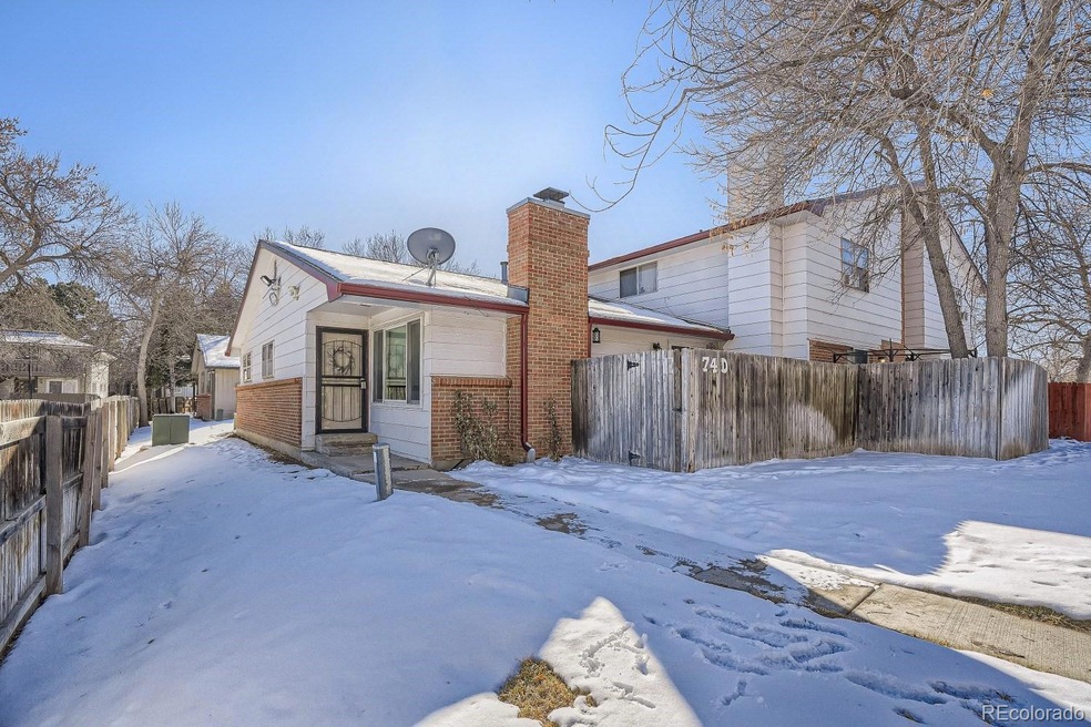 74 Nome Way unit D, Aurora, CO 80012 - photo 1