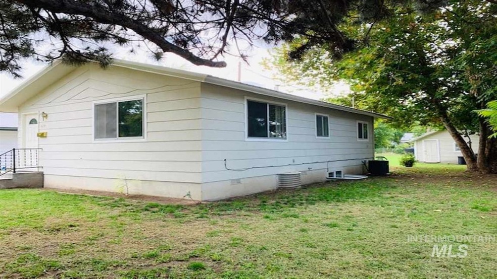 629 W Butterfield St, Weiser, ID 83672 - photo 1