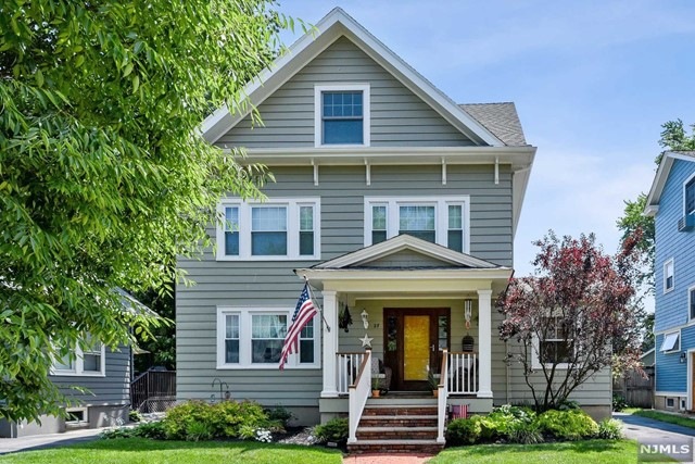 Sold $1,260,000 • Co-Listing Agent