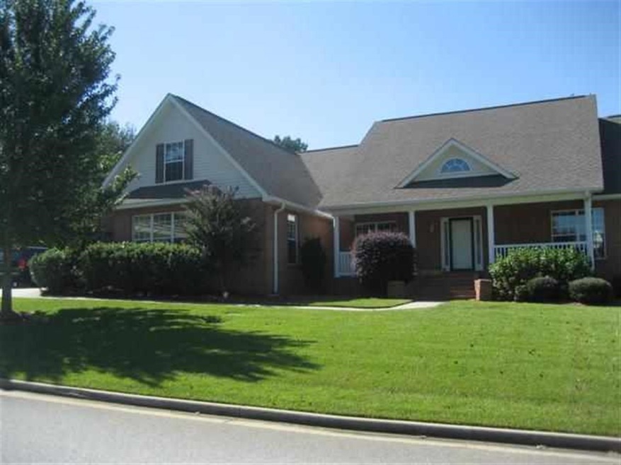 615 Bay Laurel Cir, Warner Robins, GA 31088 - photo 1