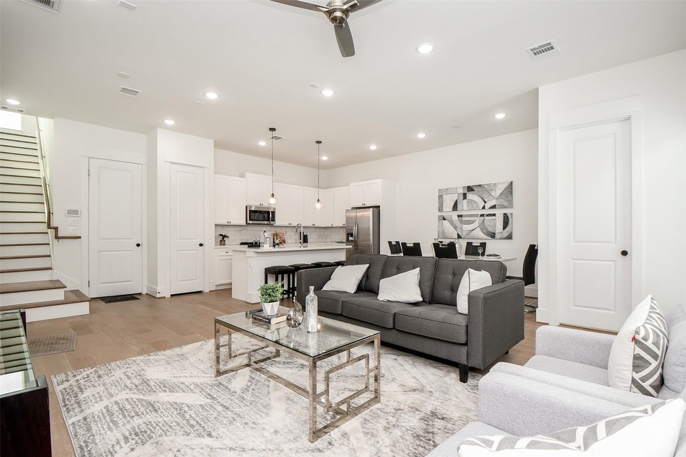 304 Cyclamen St, Houston, TX 77018 - photo 1