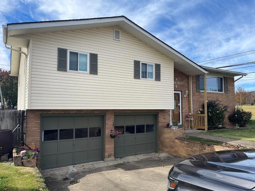 439 Jerry St, Gallipolis, OH 45631 - photo 1