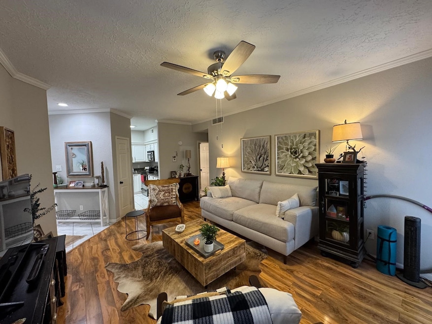 2011 Spenwick Dr unit 511, Houston, TX 77055 - photo 1