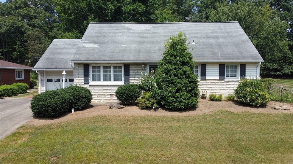 201 Beech Rd, Butler, PA 16001 - photo 1