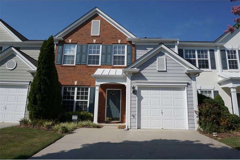 Fantastic 3 BR townhouse shows like a model home. 