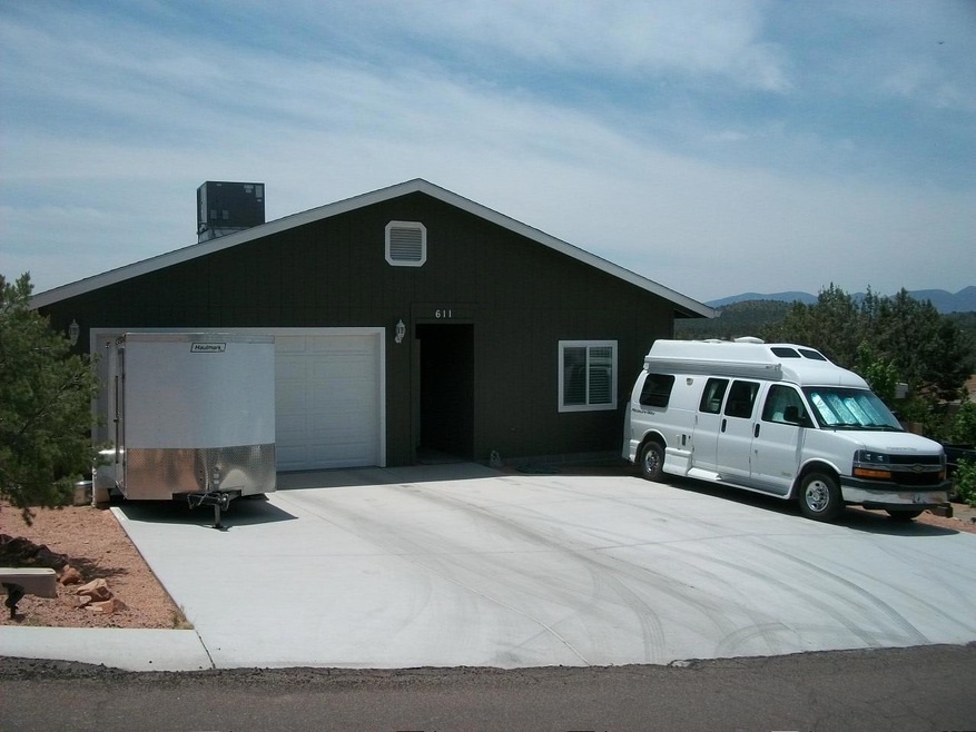 611 W Summit St  - Ample Parking