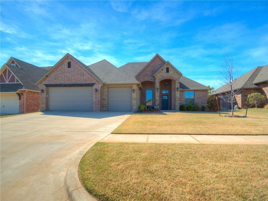 813 Samantha Ln, Moore, OK 73160 - photo 1