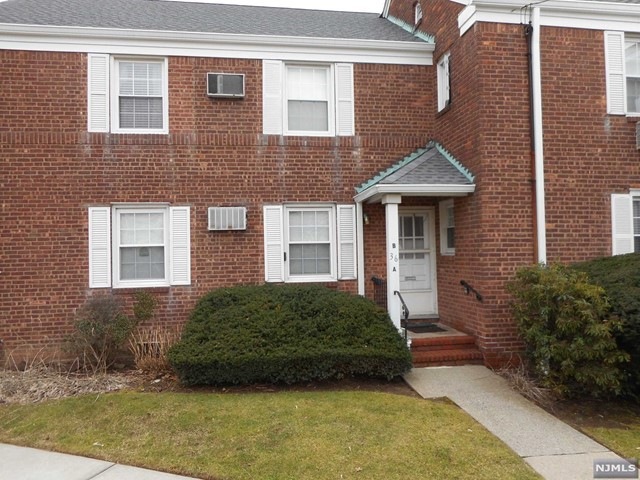 36 Elmwood Ct unit 36A, Elmwood Park, NJ 07407 - photo 1