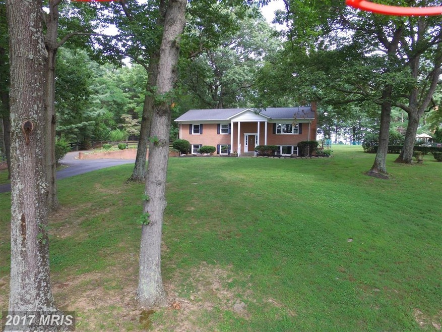 18100 Airmont Rd, Round Hill, VA 20141 - photo 1
