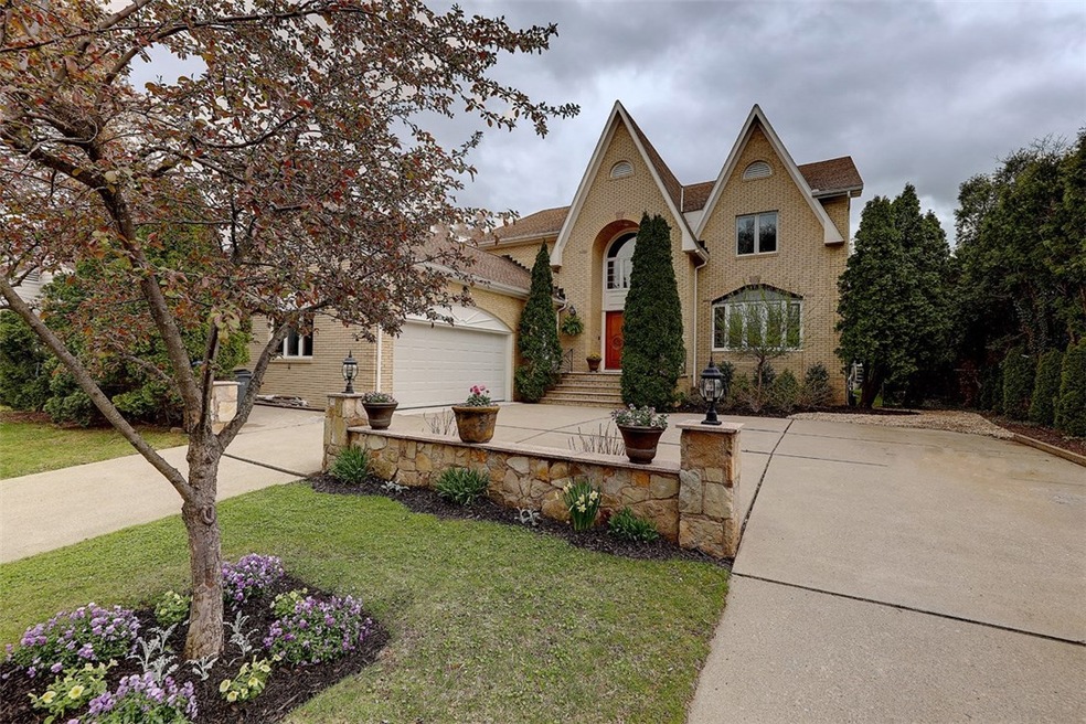 10 Maxcy Dr, Providence, RI 02906 - photo 1