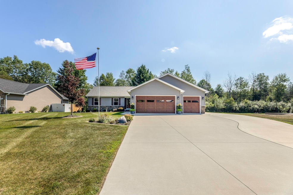 2048 Edward Ln E, Kimball, MI 48074 - photo 1