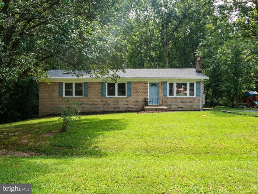 37151 E Lakeland Dr, Mechanicsville, MD 20659 - photo 1