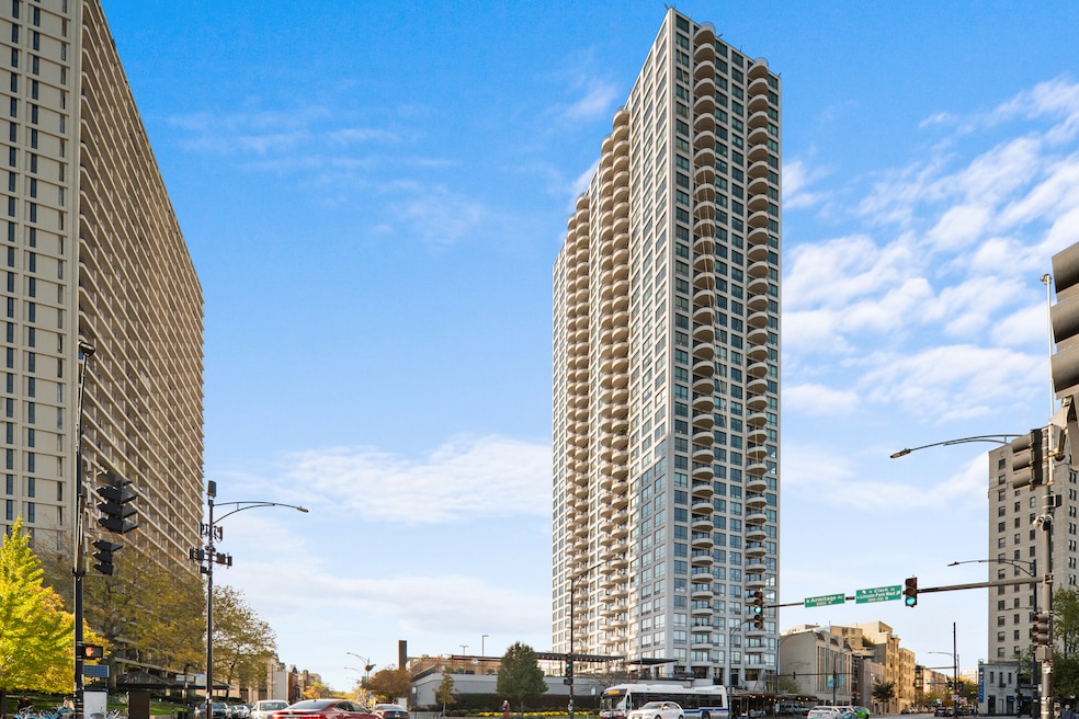 Lincoln Park West unit 6E, Chicago, IL 60614 - photo 1