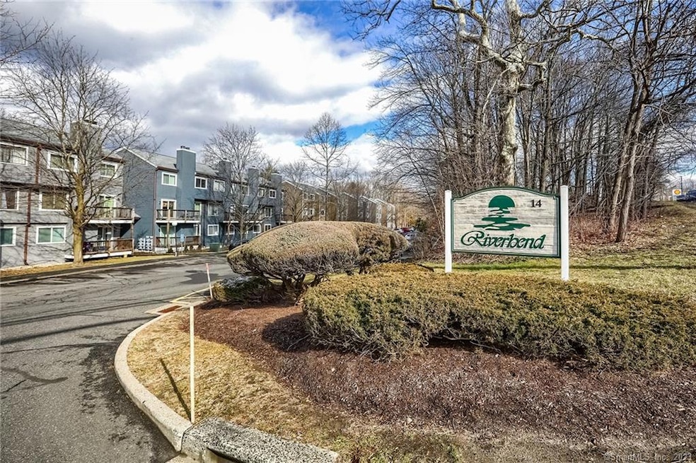 Riverbend unit A16, Danbury, CT 06810 - photo 1