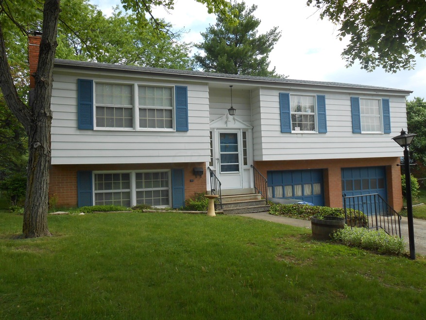 Welcome to 884 Kendale Rd.