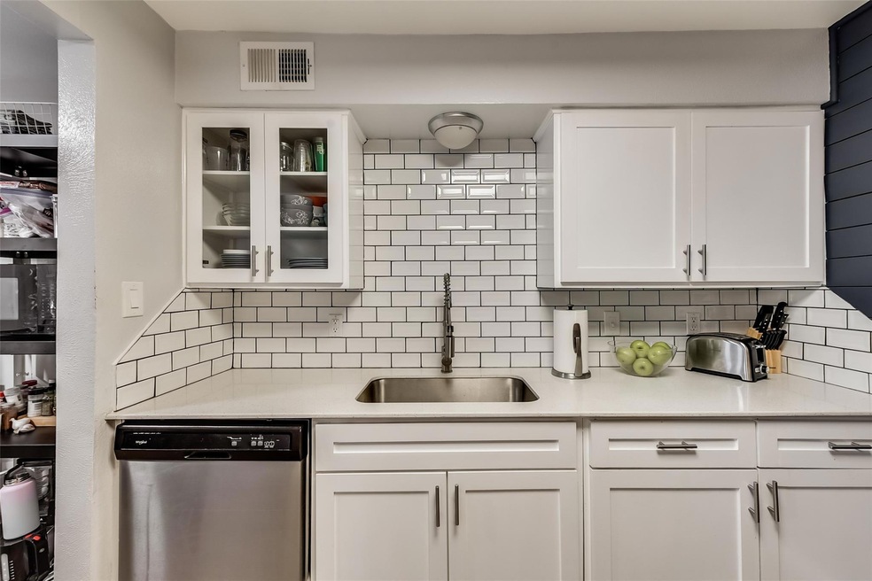 6081 Milton St unit 141I, Dallas, TX 75206 - photo 1