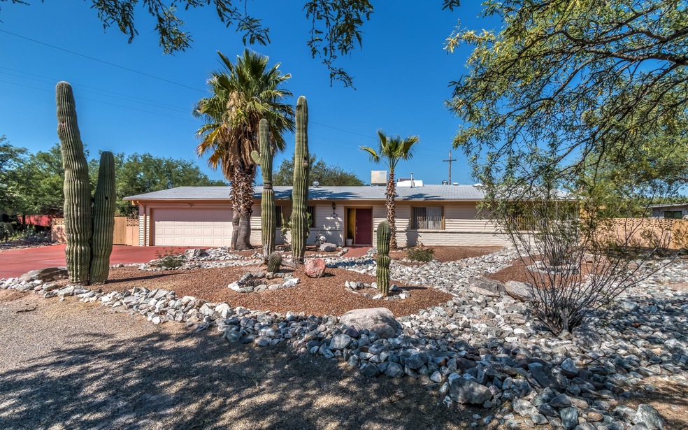 01 Front of Home 8912 bal