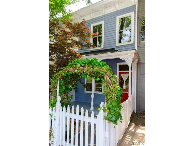 Welcome to 402 S. Laurel Street!
