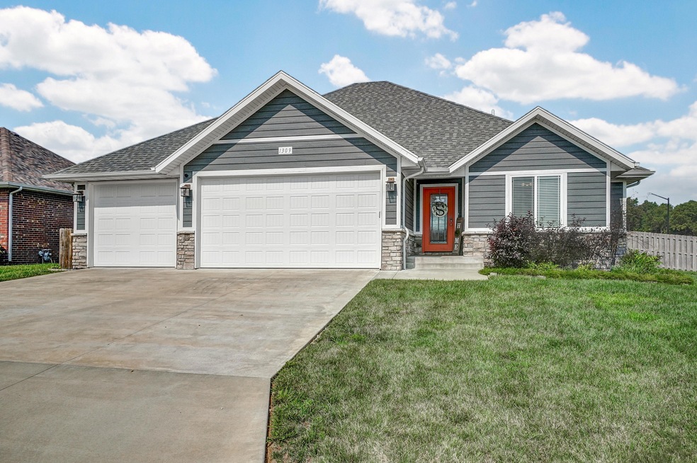 1309 S Appomattox Ave, Republic, MO 65738 - photo 1