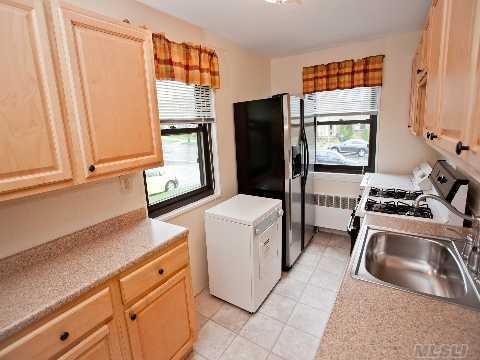 58-70 246th Crescent unit Lower, Douglaston, NY 11362 - photo 1