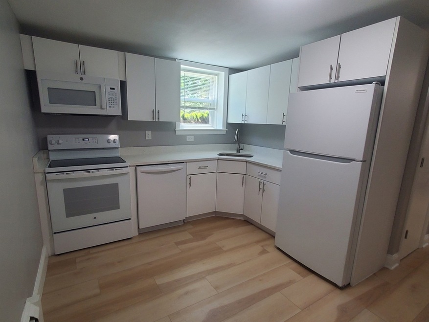 433 Sea St unit 1, Quincy, MA 02169 - photo 1