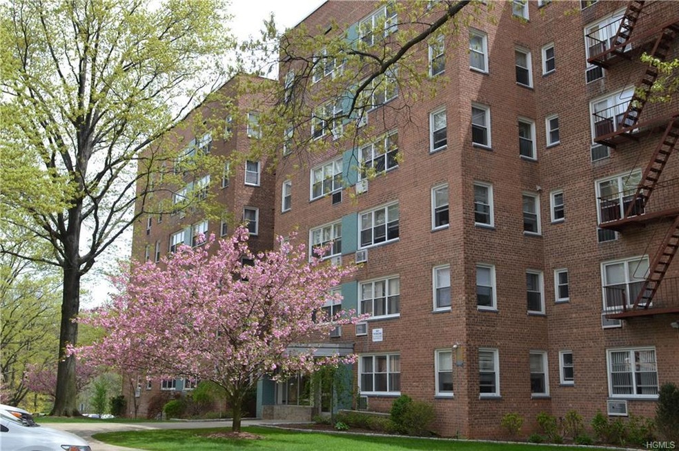Tudor Woods unit 2B, Yonkers, NY 10703 - photo 1