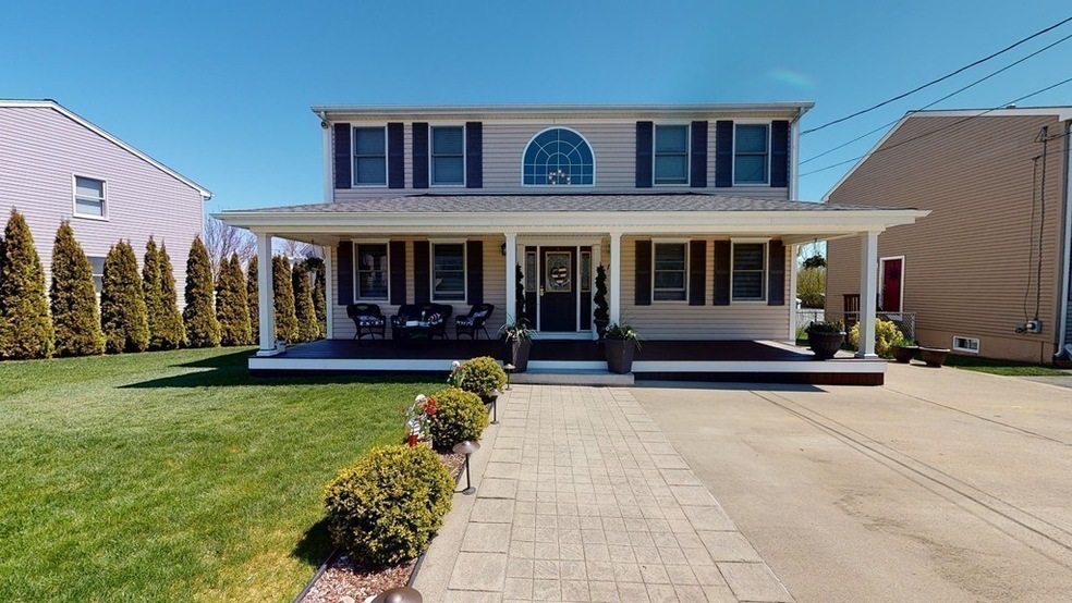 198 Mcmahon St, Fall River, MA 02721 - photo 1