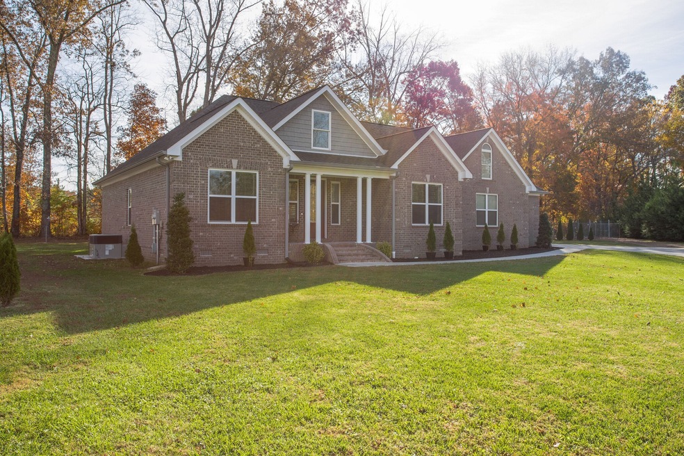 189 Old Stone Cir, Manchester, TN 37355 - photo 1