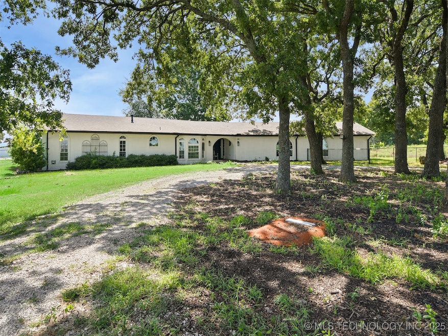 1348 Gene Autry Rd, Ardmore, OK 73401 - photo 1
