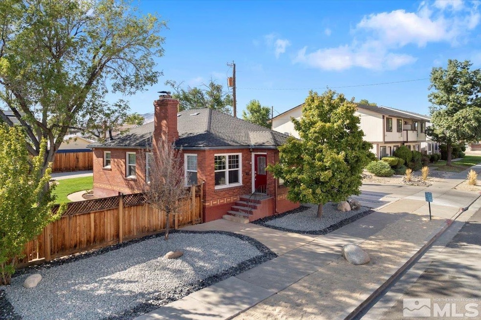 1025 Locust St, Reno, NV 89502 - photo 1