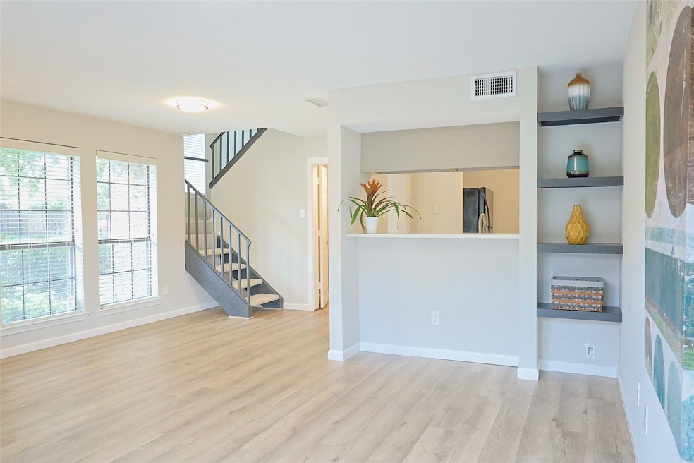 5757 E University Blvd unit 22F, Dallas, TX 75206 - photo 1