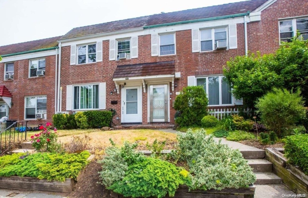 7535 Utopia Pkwy, Fresh Meadows, NY 11366 - photo 1