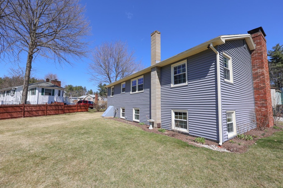 9 Lancelot Dr, Hooksett, NH 03106 - photo 1