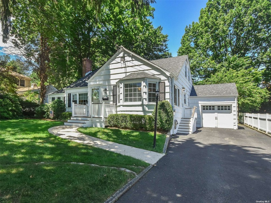 22 Townsend St, Glen Head, NY 11545 - photo 1