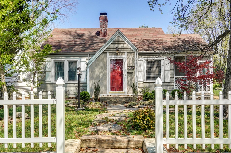 1437 E University St-4
